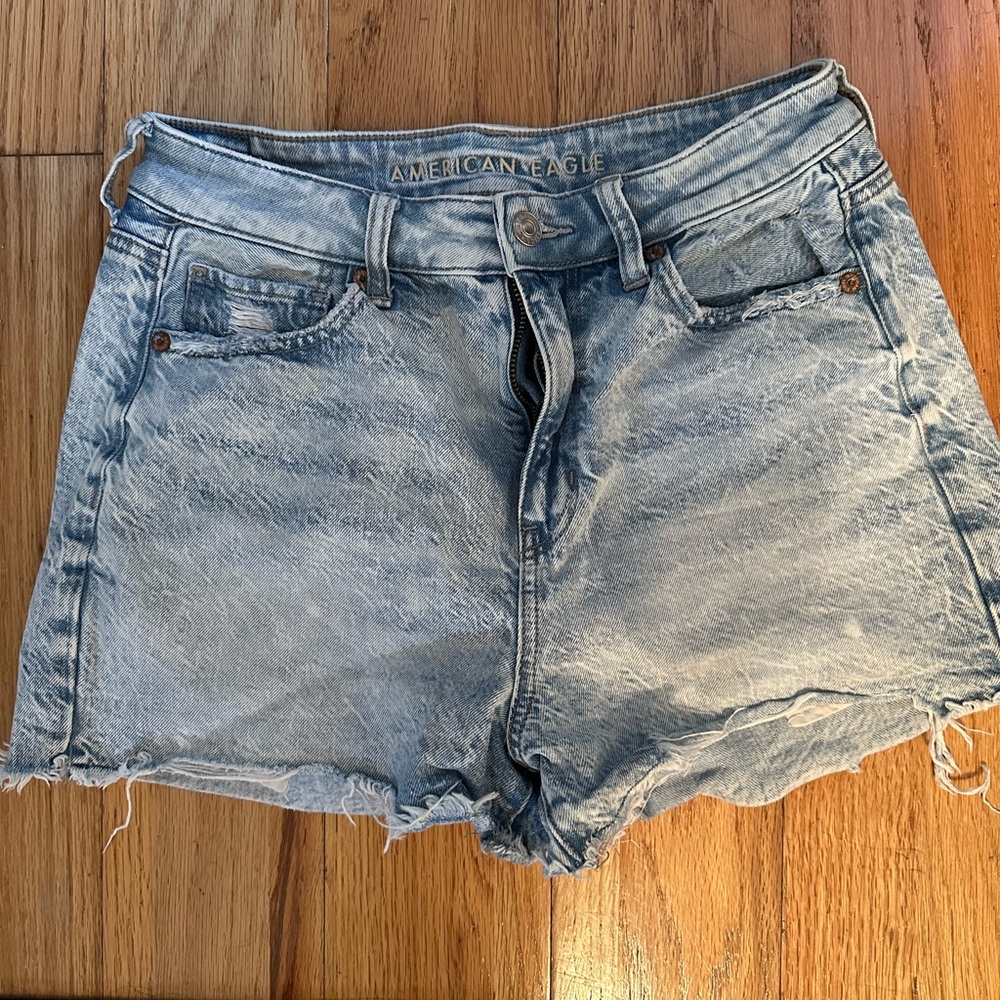 American Eagle, Mom short high waisted light wash